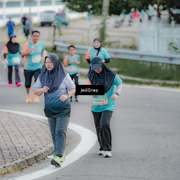 Runner Photo 8305056