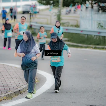 Runner Photo 8305060