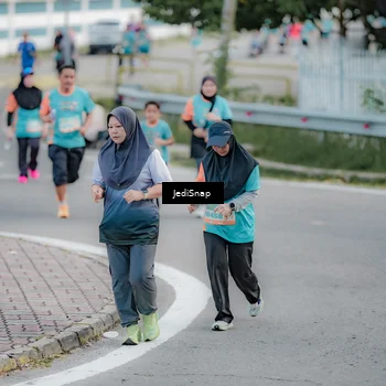 Runner Photo 8305074