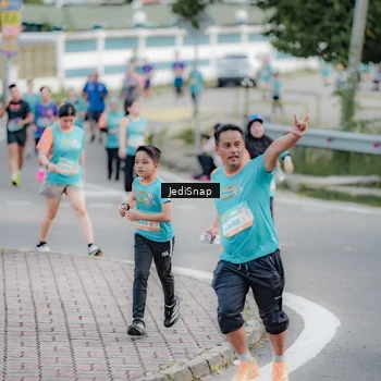 Runner Photo 8305111