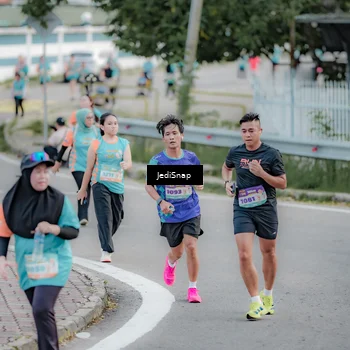 Runner Photo 8305204