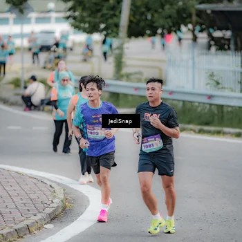 Runner Photo 8305219