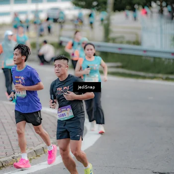 Runner Photo 8305231