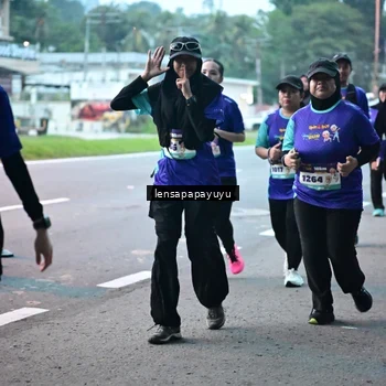 Runner Photo 8305372