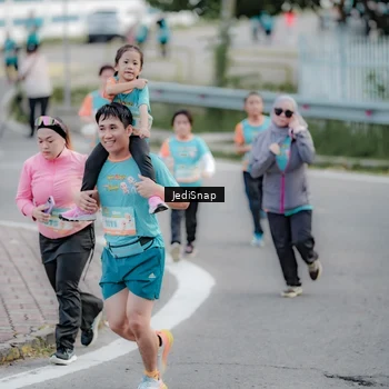 Runner Photo 8305424