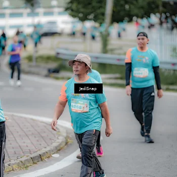 Runner Photo 8306004
