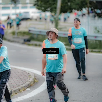 Runner Photo 8306020