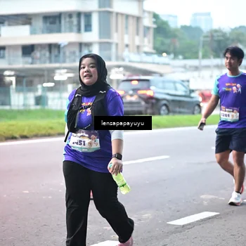 Runner Photo 8307335