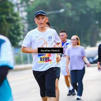 Runner Photo 8308002