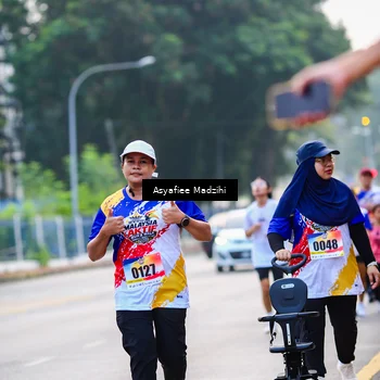 Runner Photo 8310001