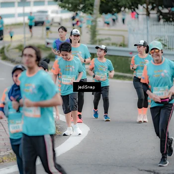 Runner Photo 8310009