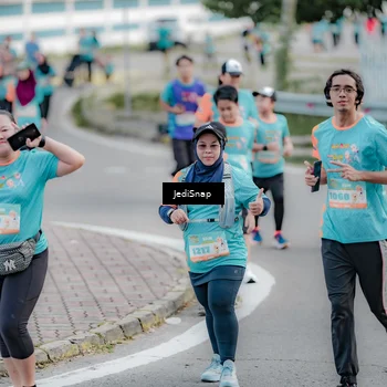 Runner Photo 8310011