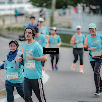 Runner Photo 8310017