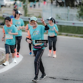 Runner Photo 8310043