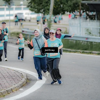 Runner Photo 8311003