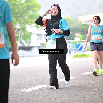 Runner Photo 8312100