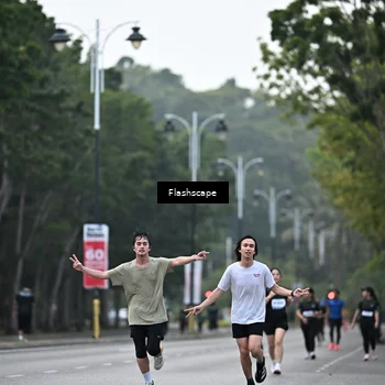 Runner Photo 8313000