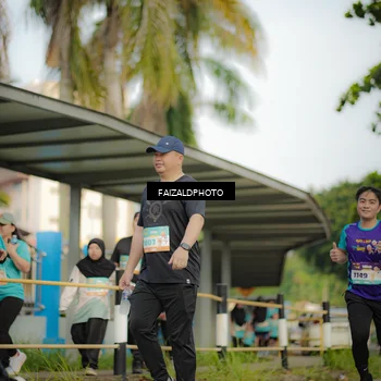 Runner Photo 8318262