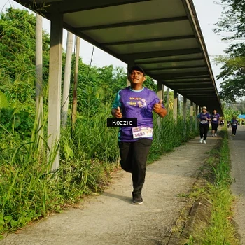 Runner Photo 8320101