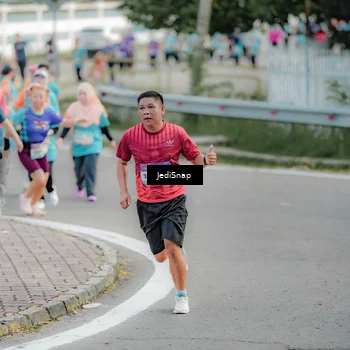 Runner Photo 8320385