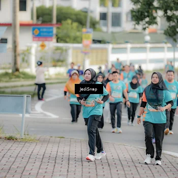Runner Photo 8324210