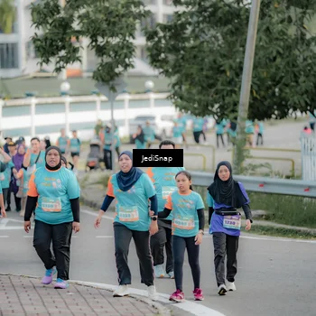 Runner Photo 8324295