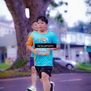 Runner Photo 8324373