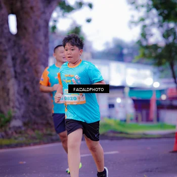 Runner Photo 8324375