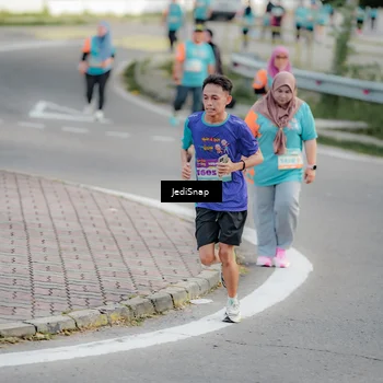 Runner Photo 8325156