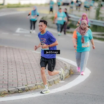 Runner Photo 8325160