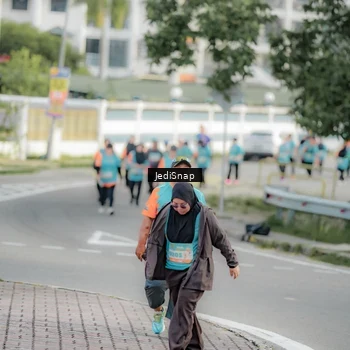 Runner Photo 8325256