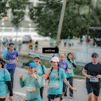 Runner Photo 8325359