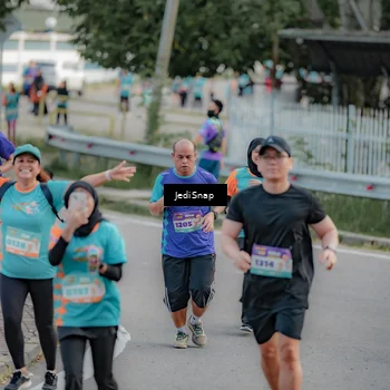 Runner Photo 8325371