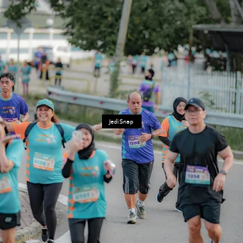 Runner Photo 8325373