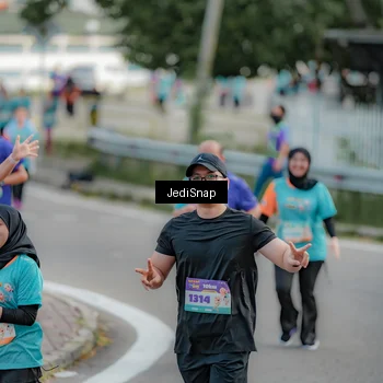 Runner Photo 8325385