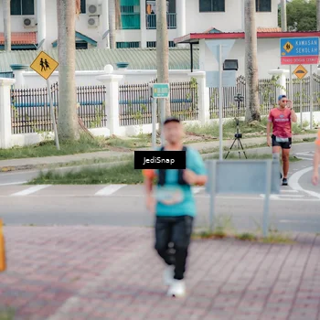 Runner Photo 8325442