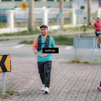 Runner Photo 8325445