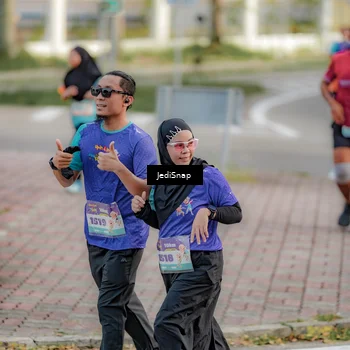 Runner Photo 8325530