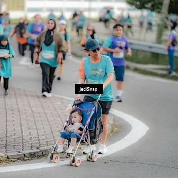 Runner Photo 8325573