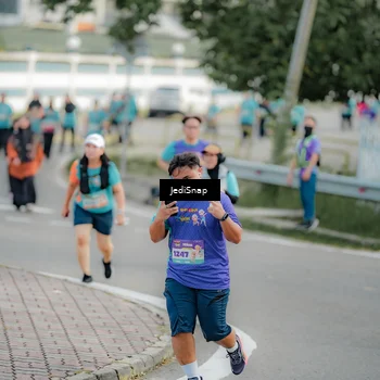 Runner Photo 8325597