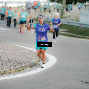 Runner Photo 8326275
