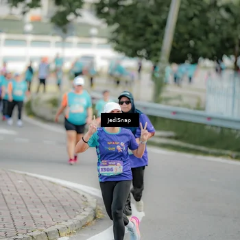 Runner Photo 8326340