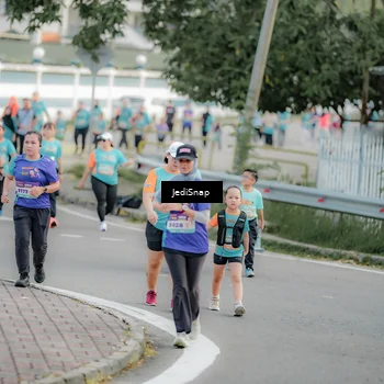 Runner Photo 8326354