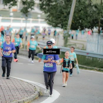 Runner Photo 8326392