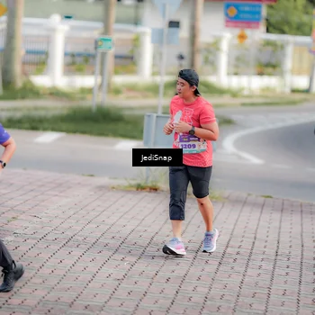 Runner Photo 8326396