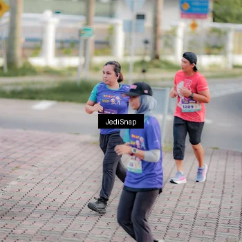 Runner Photo 8326400