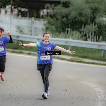 Runner Photo 8326663