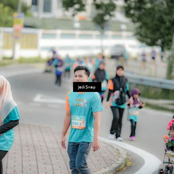 Runner Photo 8326763