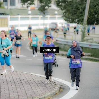 Runner Photo 8326800