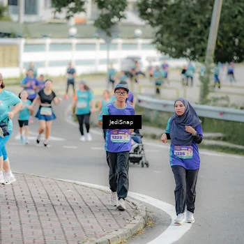Runner Photo 8326807